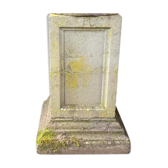 Colonne porte plante de jardin en pierre