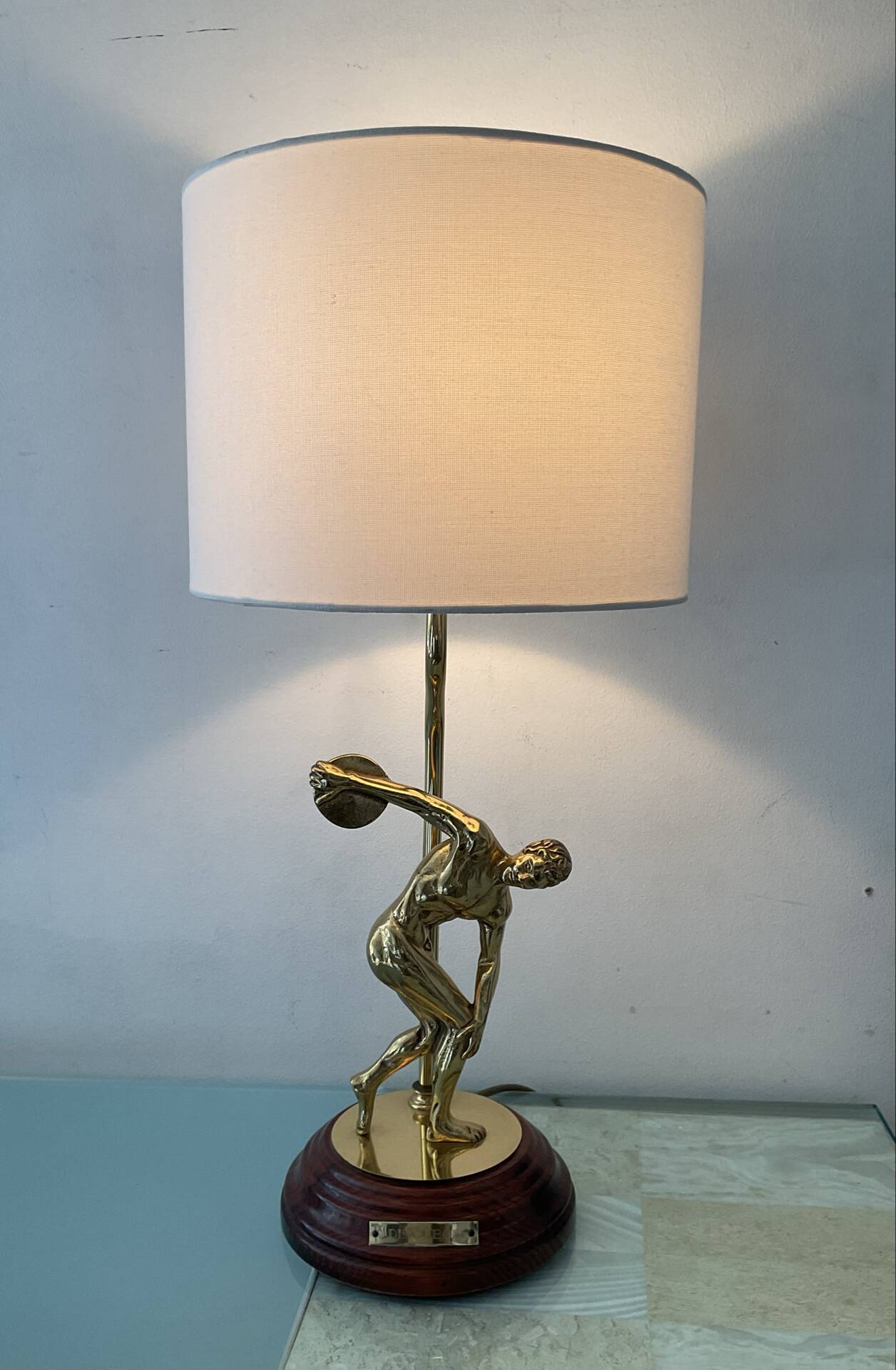 Vintage Peris Andreu lamp in bronze and wood from the 1970s.
