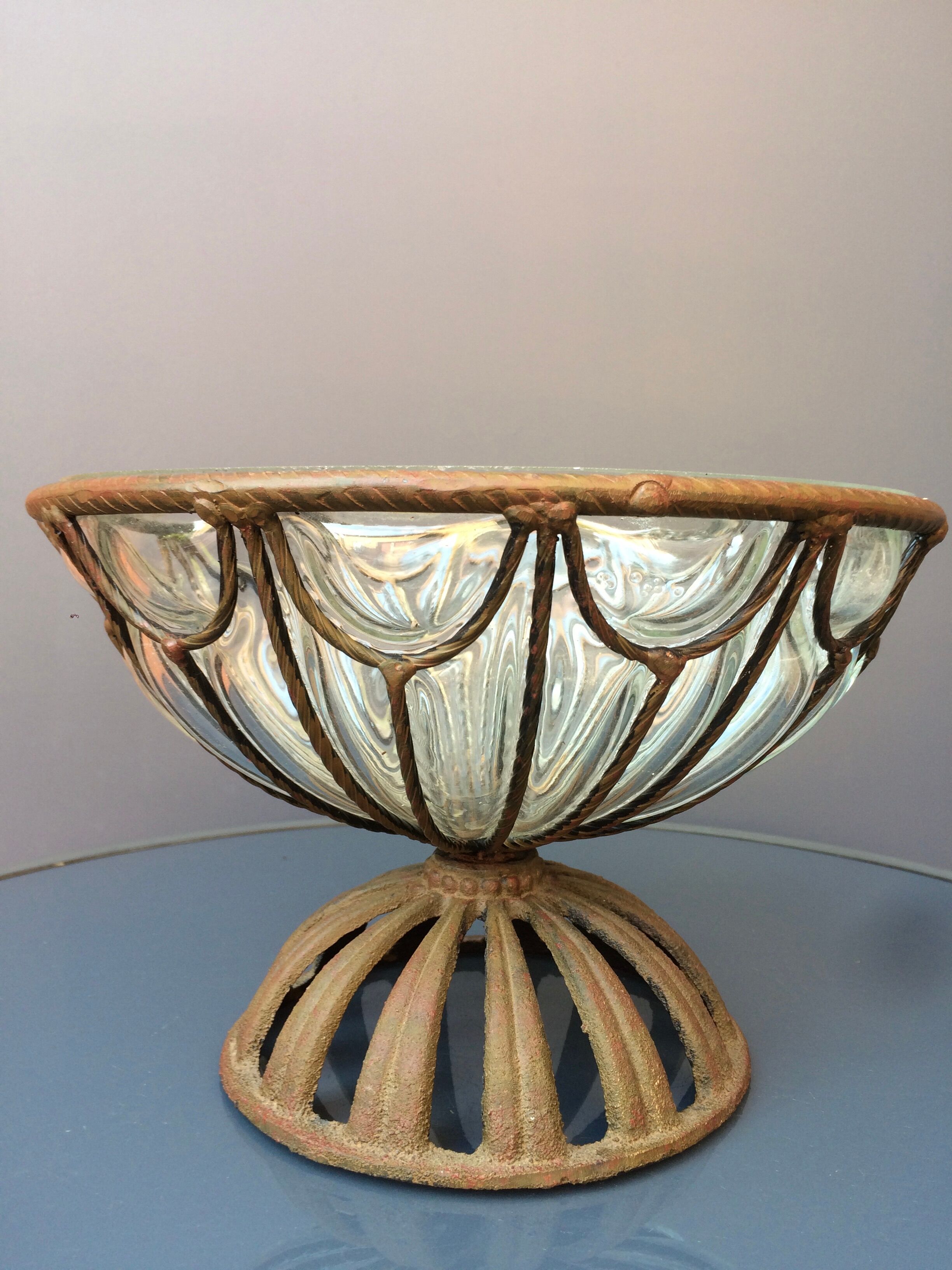 Vasque en fer forgé et verre soufflé