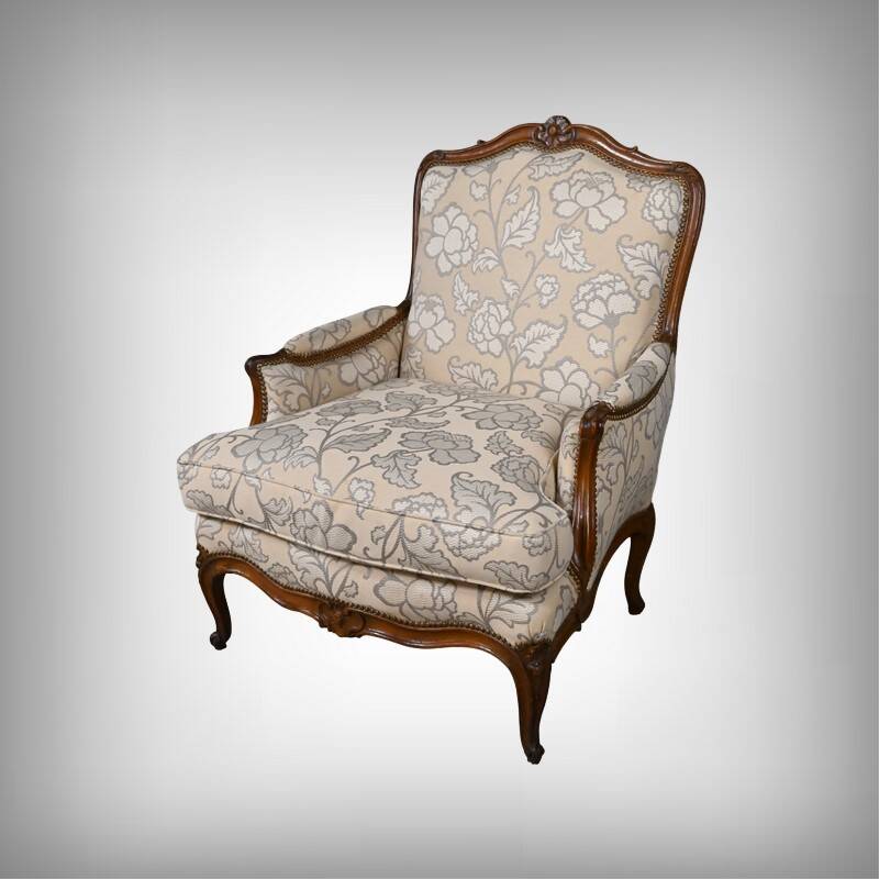 Queen's bergère in carved beech, Louis XV period – mid 18th century