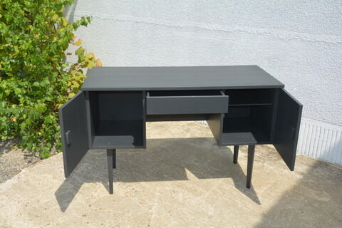 Bureau de style scandinave peint