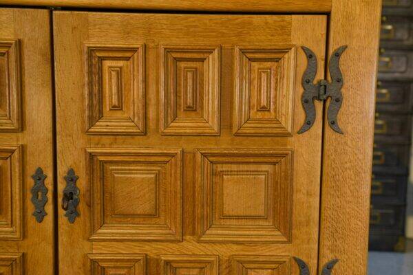 Armoire 2 portes 2 tiroirs en chêne massif et fer forgé style rustique 1960’s