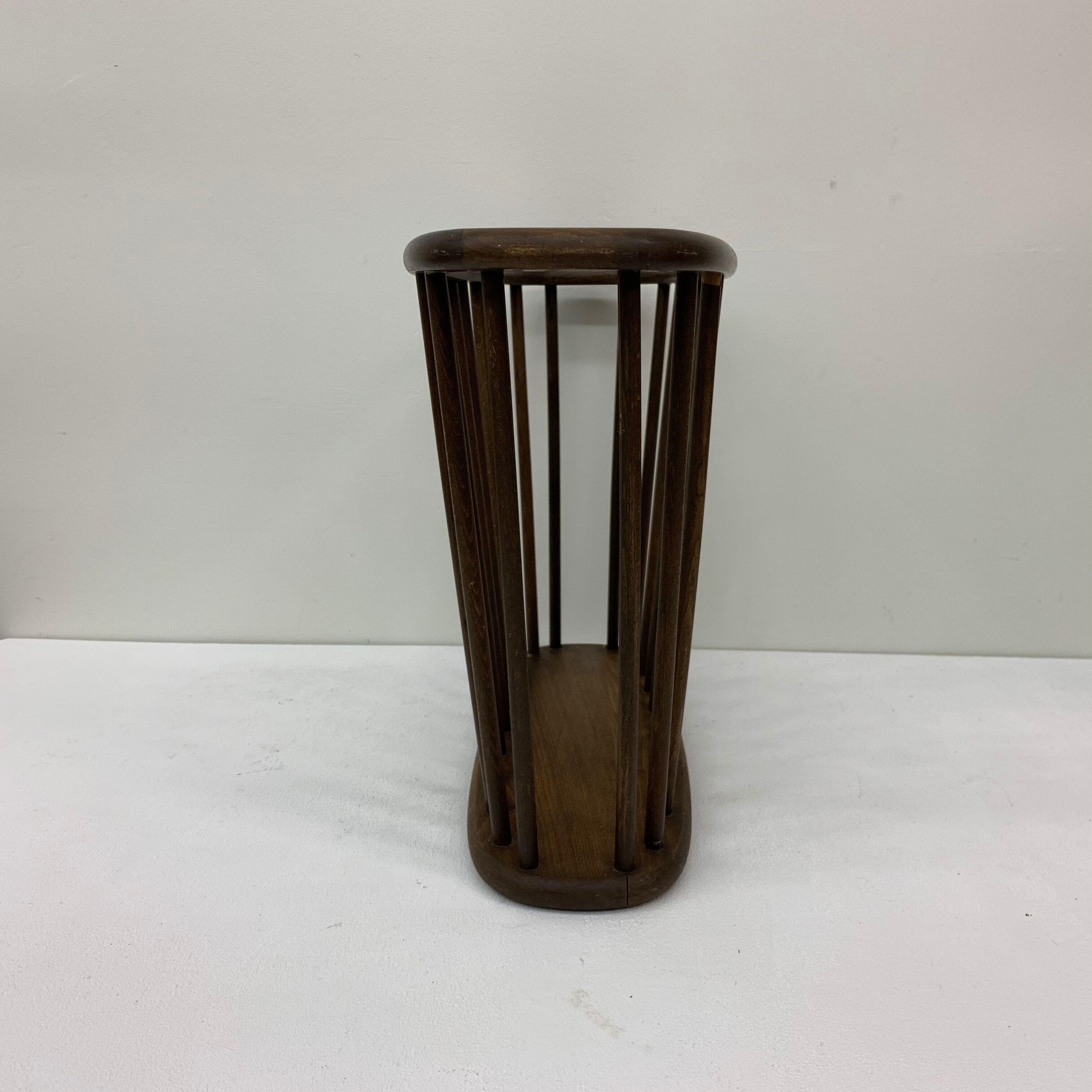 Arthur Umanoff magazine rack , 1950