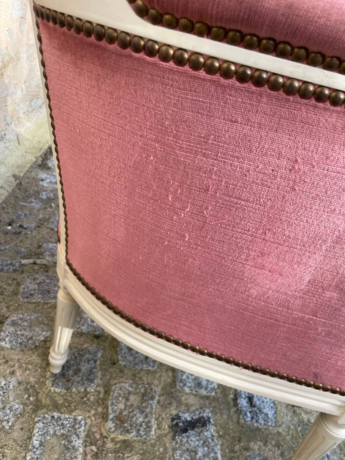 Armchair / Pink velvet Bergère