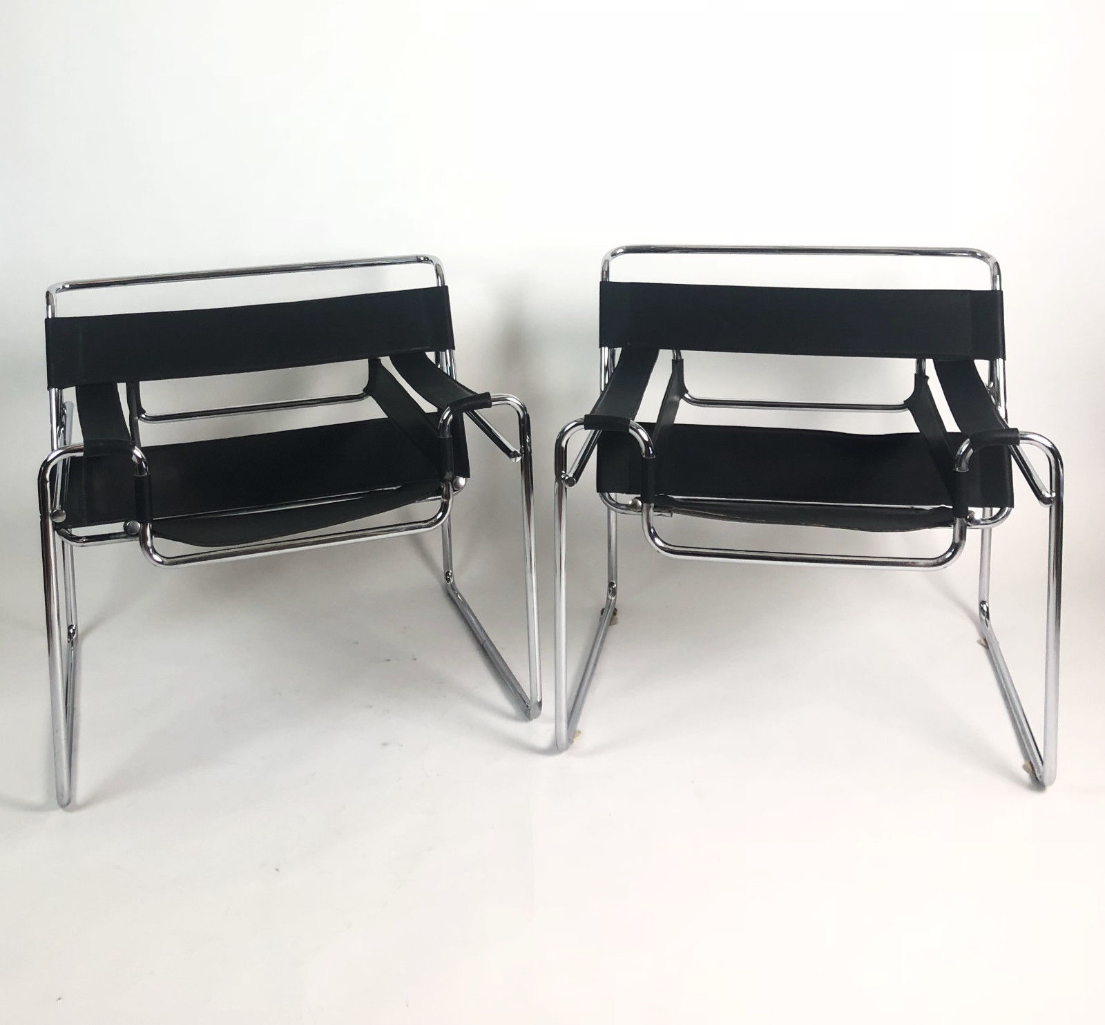 Pair of "vassily" model armchairs Marcel Breuer 1980