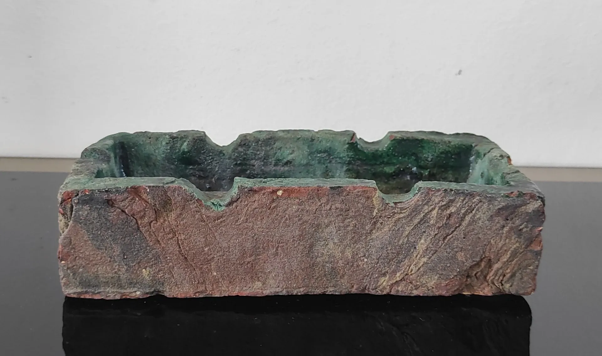 Cendrier artisanal brutaliste