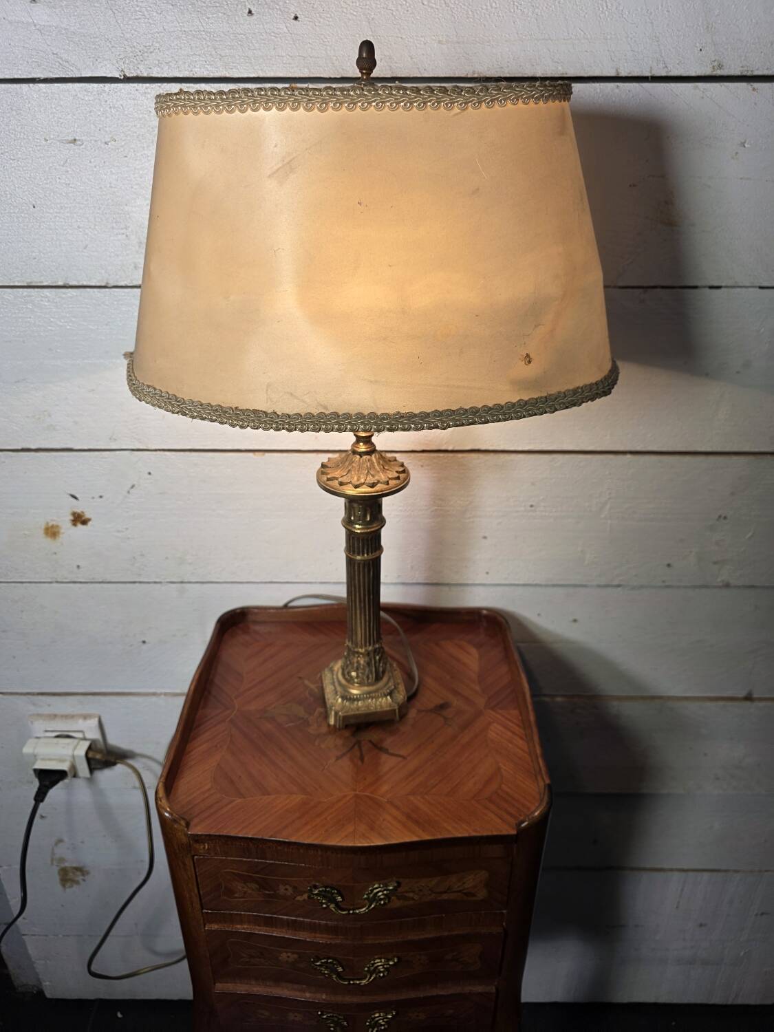 Empire style lamp in gilded bronze from the 19th century.