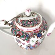 Chinese porcelain teapot flower characters