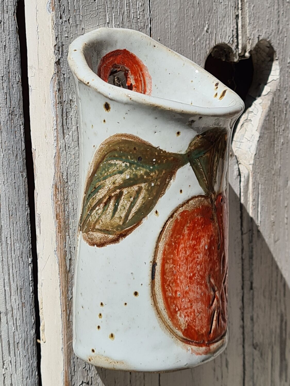 Sandstone wall-mounted cutlery rack