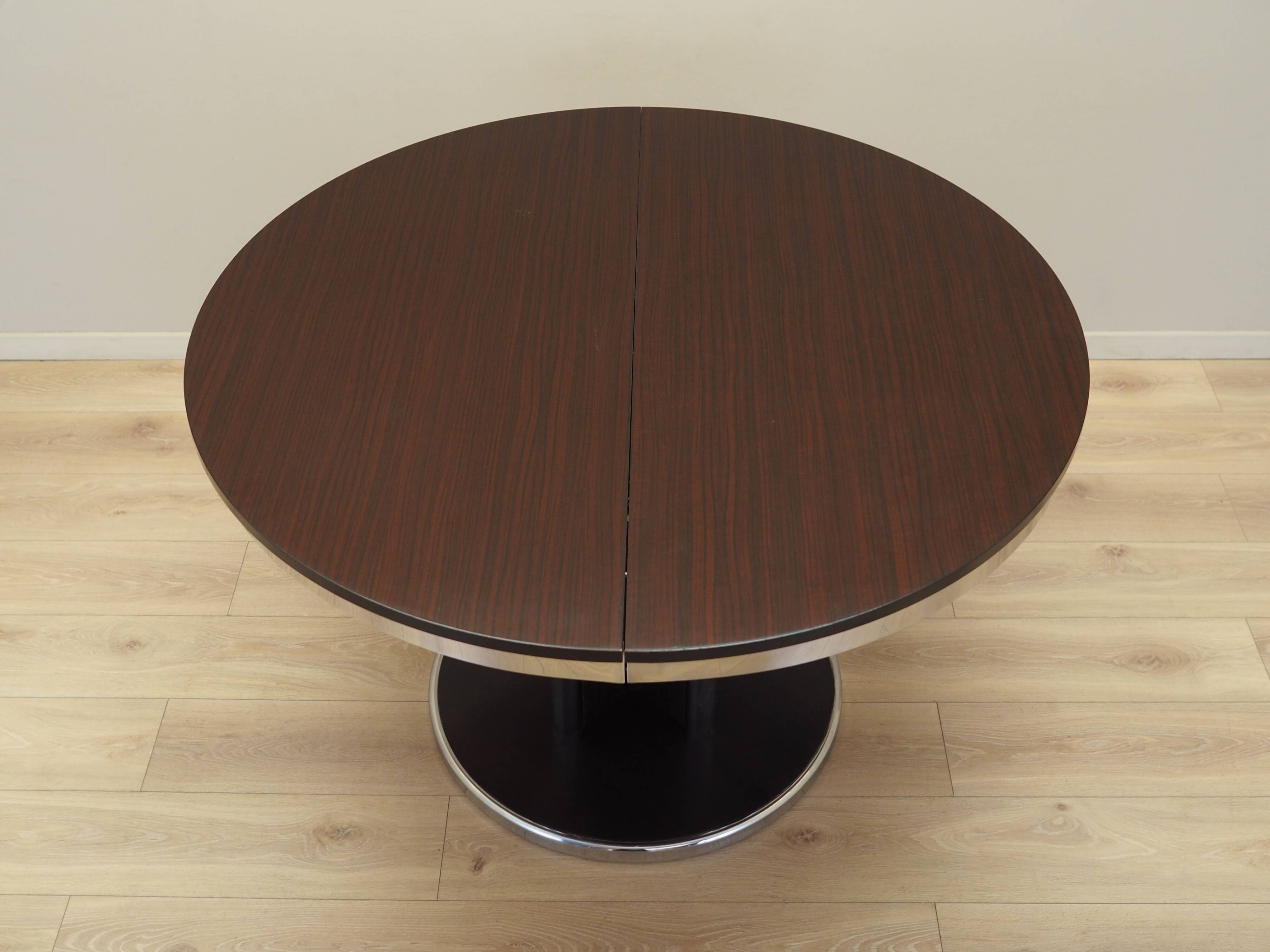 Extendable round table, Italy, 1970s