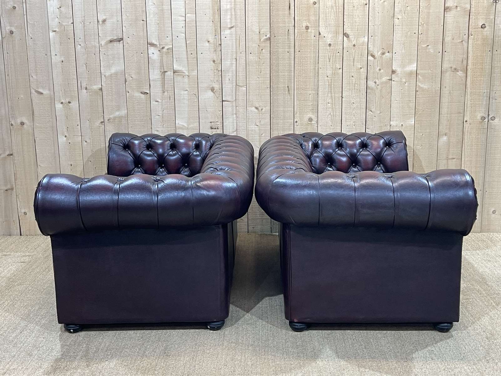 Pair of 2-seater leather Chesterfield sofas from the 1990s by Thomas LLOYD