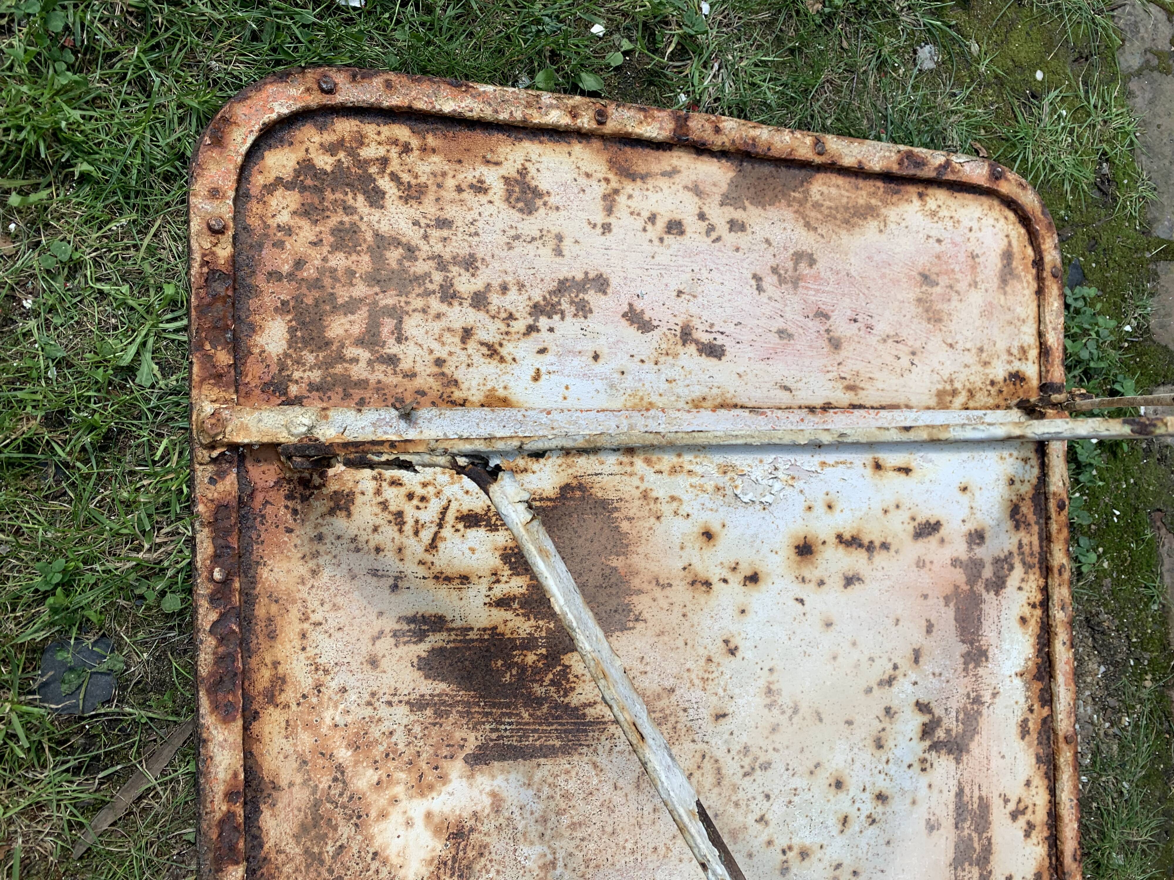 Rectangular folding garden table