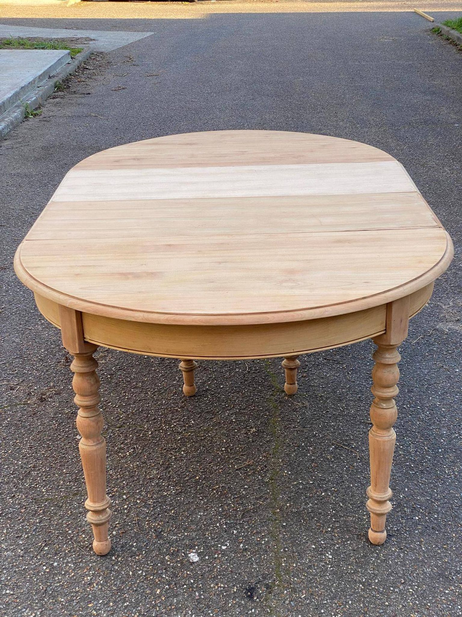 Renovated Louis Philippe round extendable dining table 118-200cm 19th century