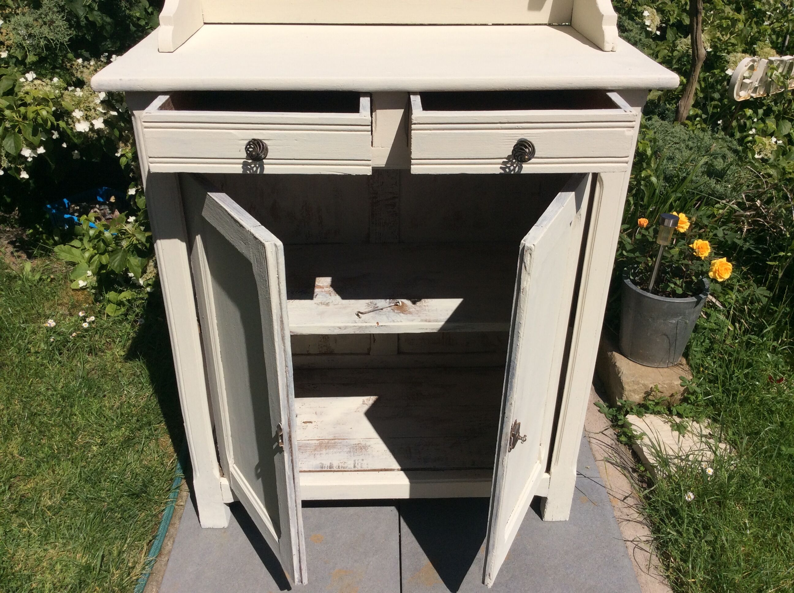 Splendid buffet cauldging completely given to the taste of the vintage day