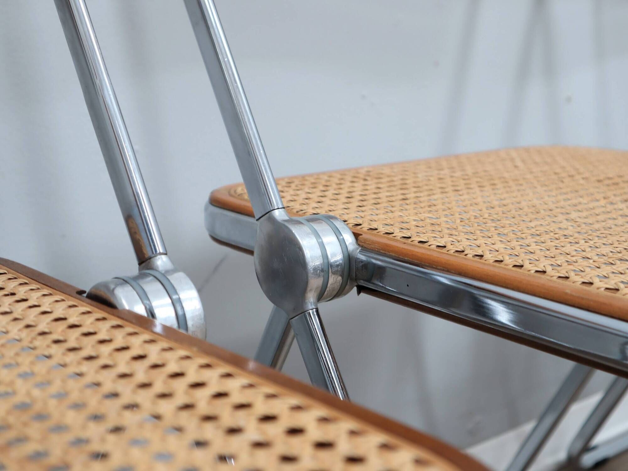 Set de 4 chaises Plia en bois et paille de Vienne par Castelli des années 1970.