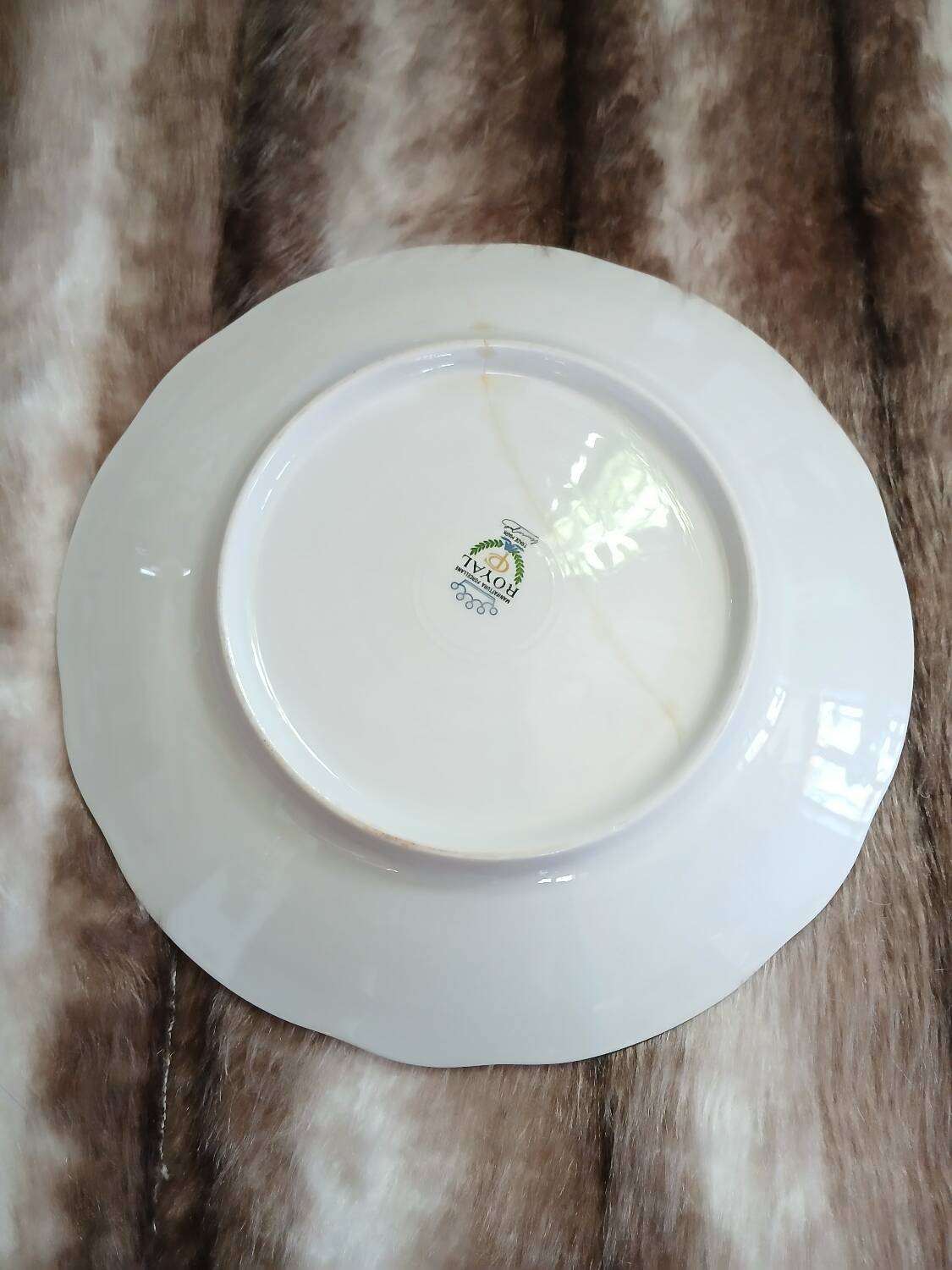 12 antique "Royal" dinner plates + 1 dish