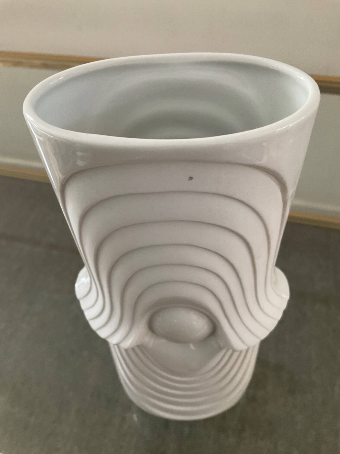 Vase op art en porcelaine royal bavaria kpm années 70