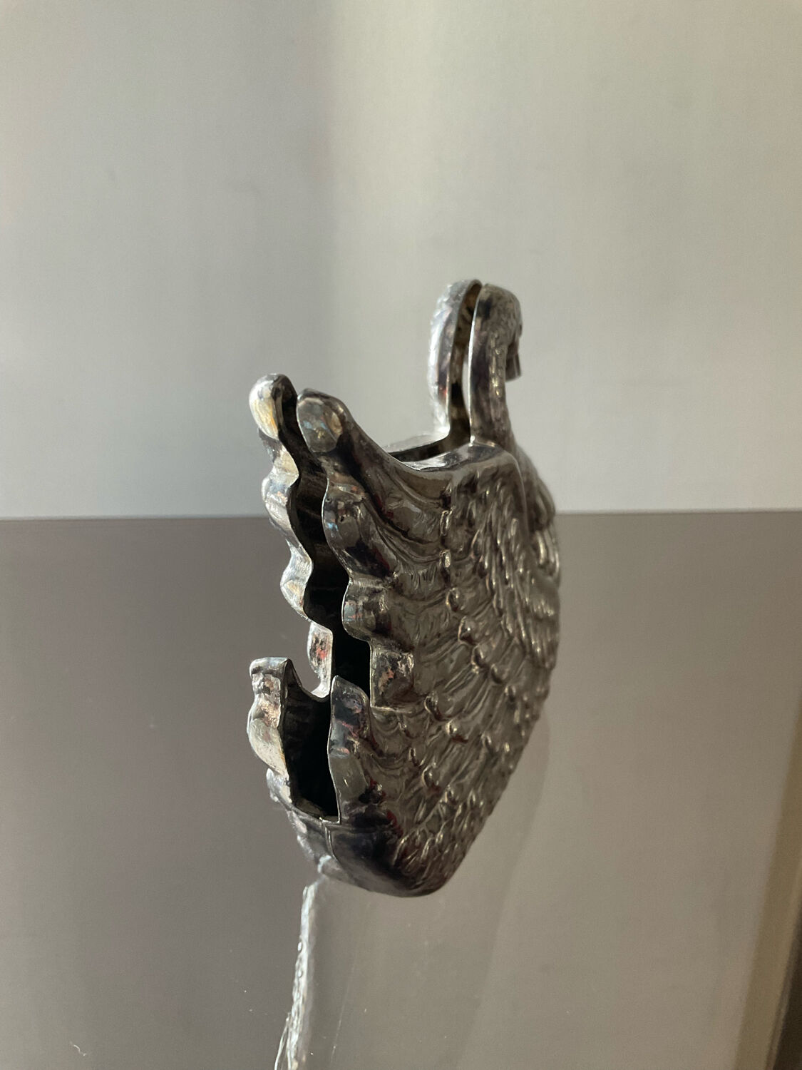Vintage swan letter holder in silver metal