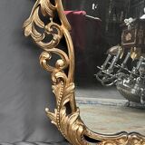 Miroir ancien en bois de style rococo. Noyer massif.