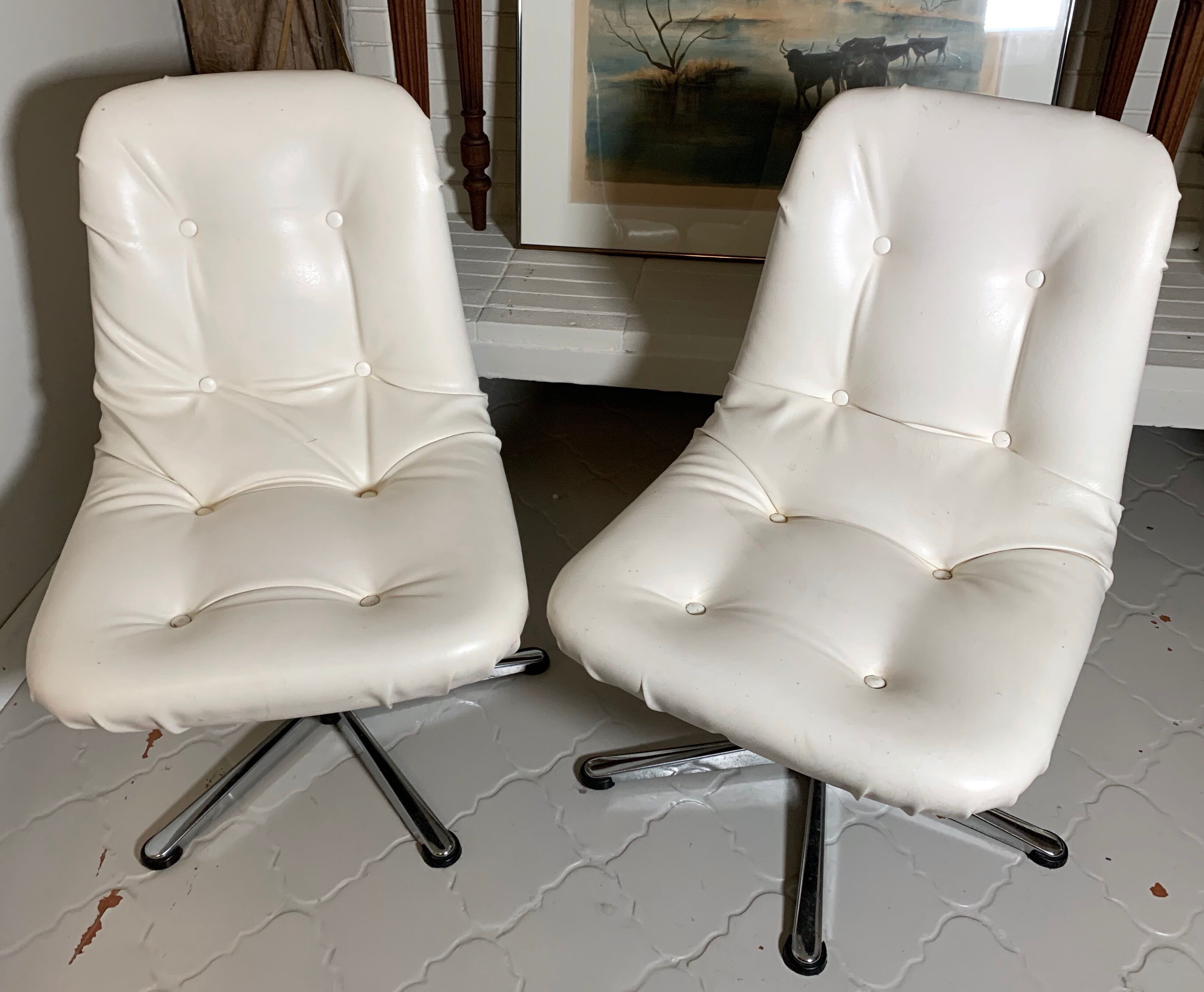 Pair of 70s swivel chairs