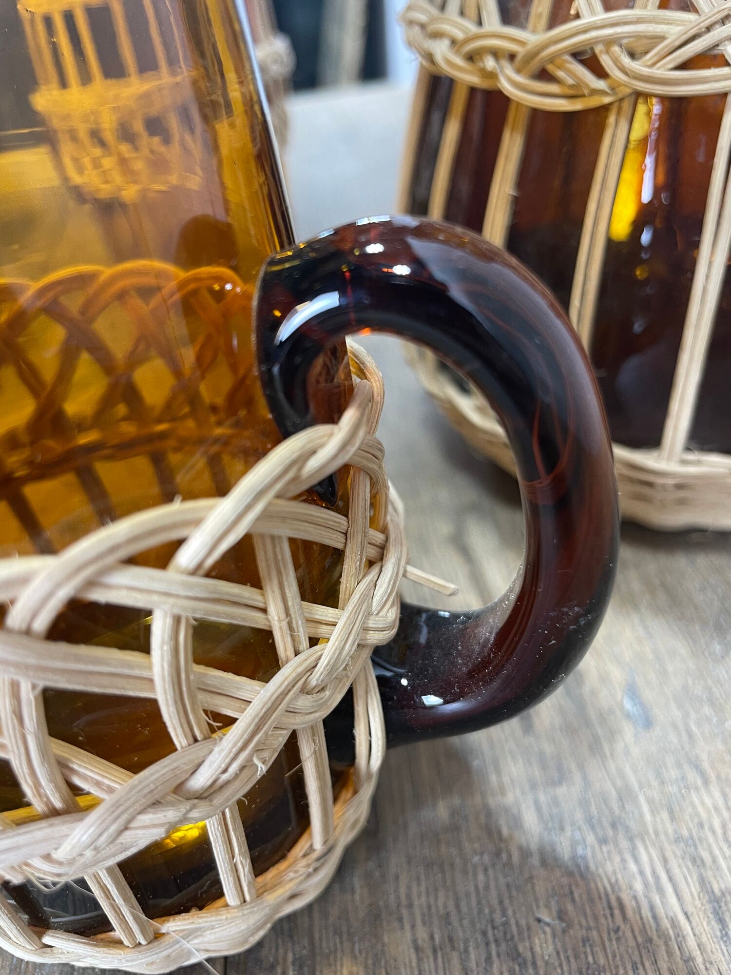 Carafe and glasses in amber glass and rattan