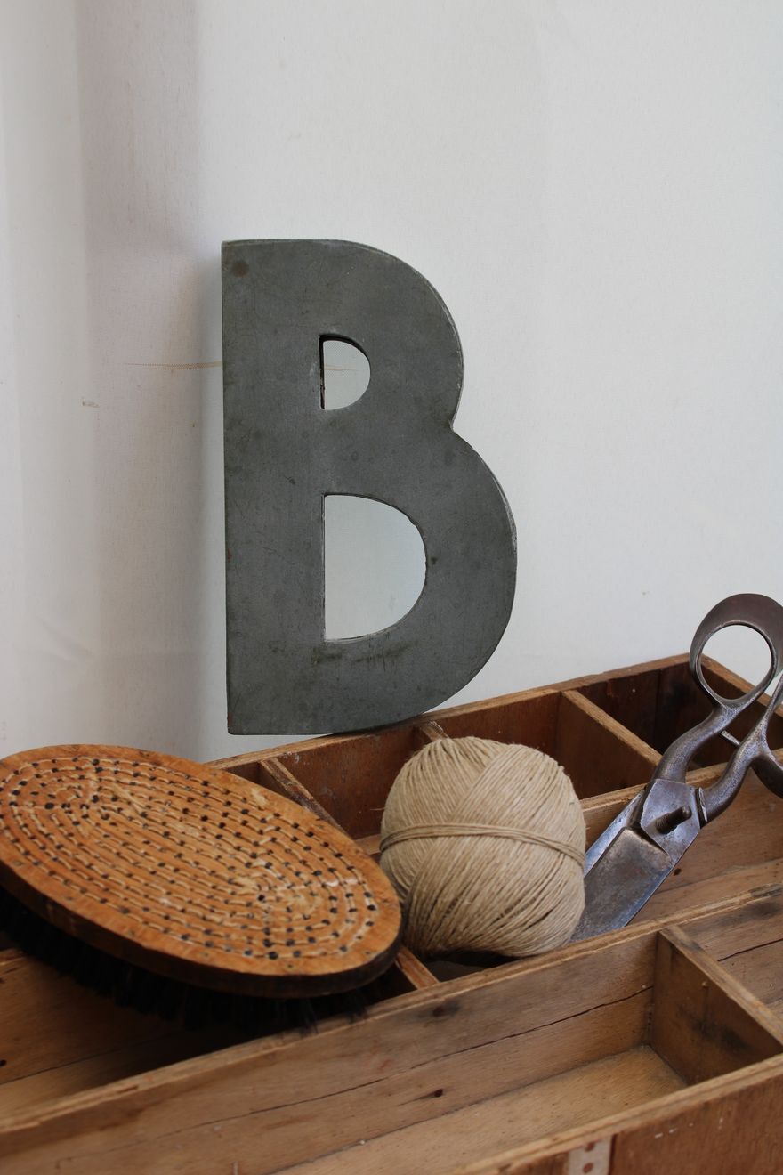 Panel letter in zinc