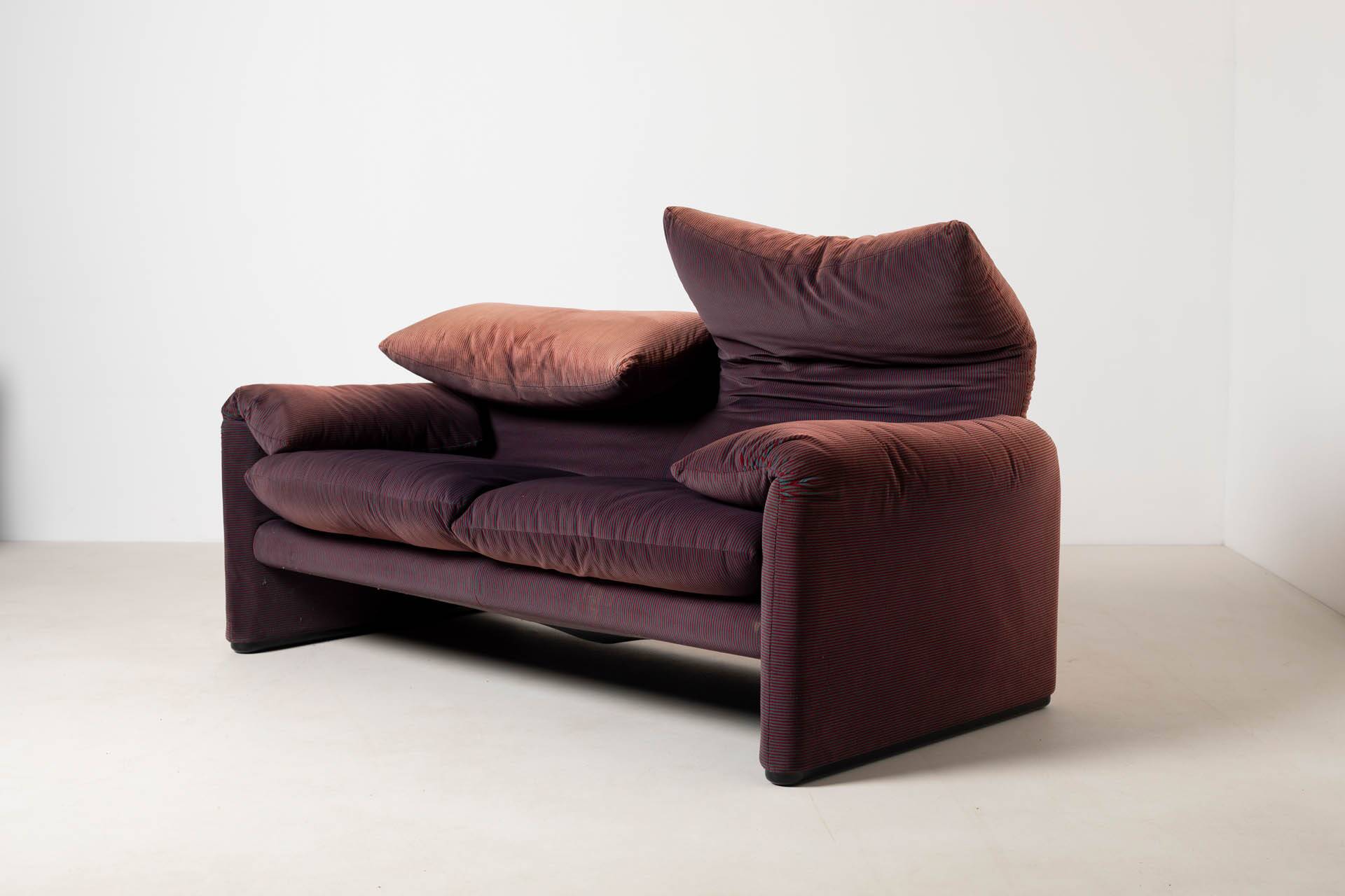 Vico Magistretti Maralunga 2 seater / loveseat for Cassina, Italy, 1980s