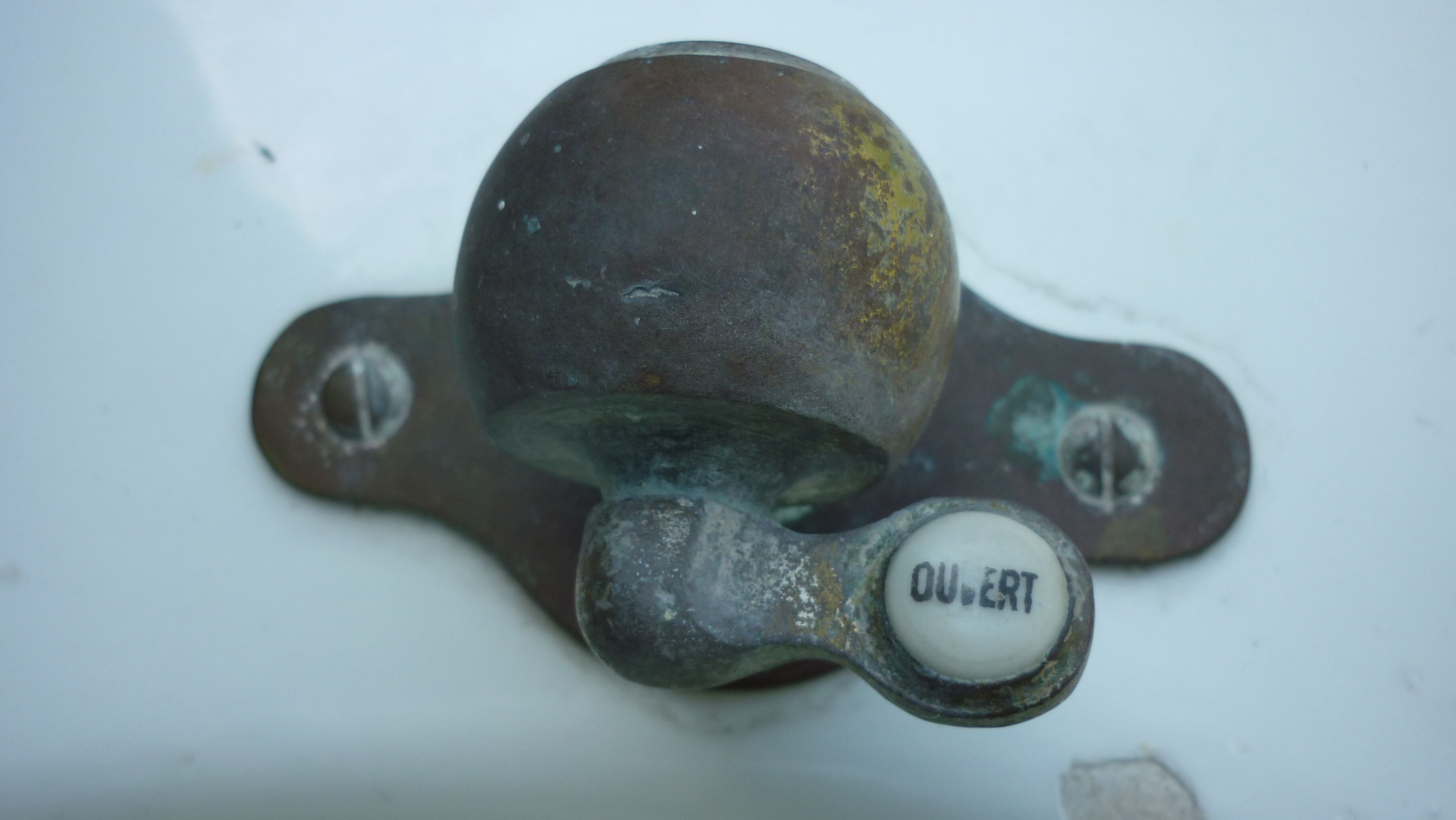 Art Deco washbasin of the Parisian palace Le Lutécia