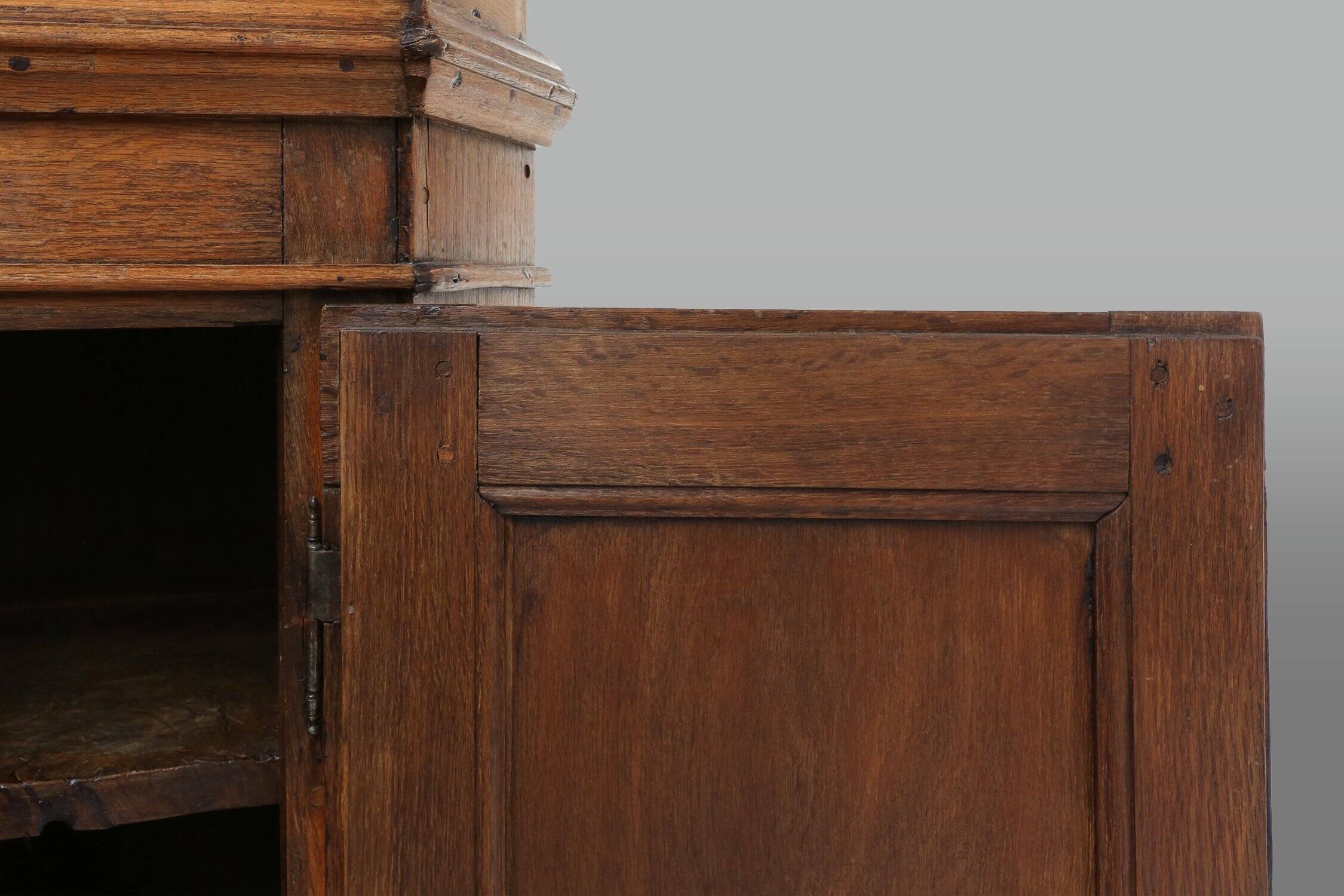 Early 18th Century Vitrine Cabinet in oak, Germany