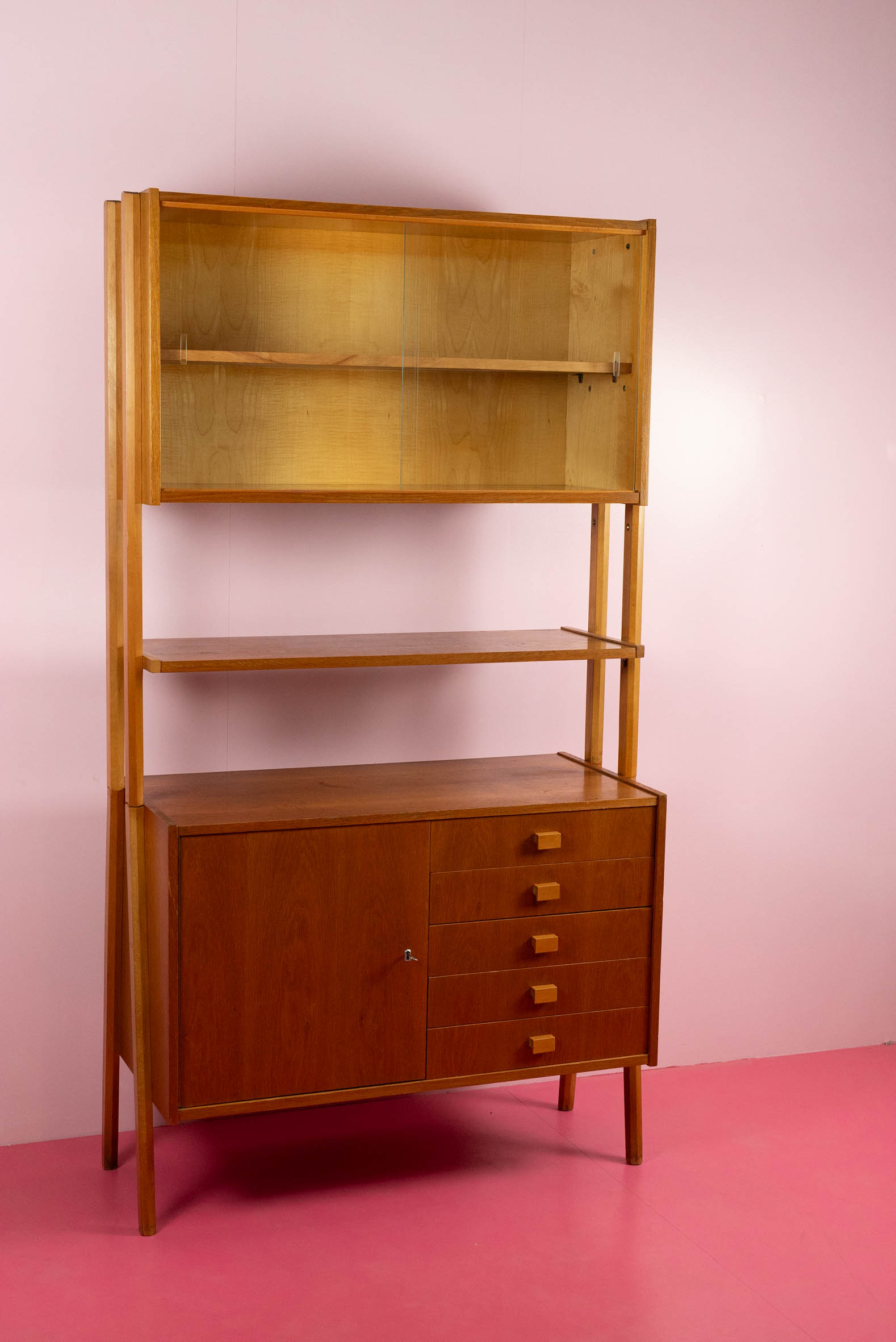 Vintage Mid Century wandkast door 'Jirak' voor 'Tatra'