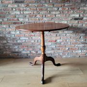 English table with a tilting top, 19th century.