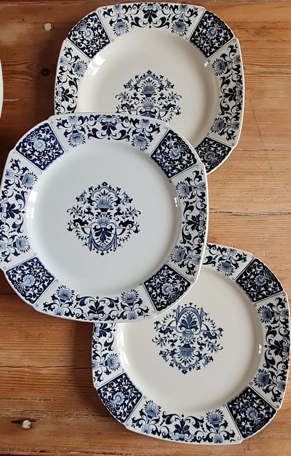 Service of 6 plates in iron earth