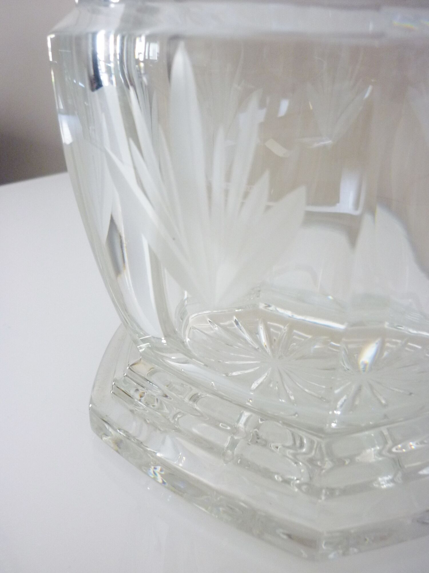 Champagne bucket in cut, engraved, thick crystal, signed "cristal de Lorraine"