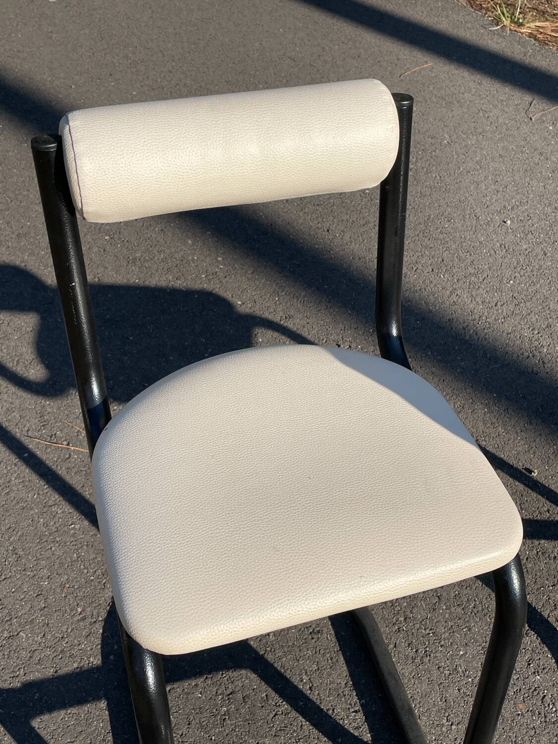 Pair of 1980s high chairs in leather and metal