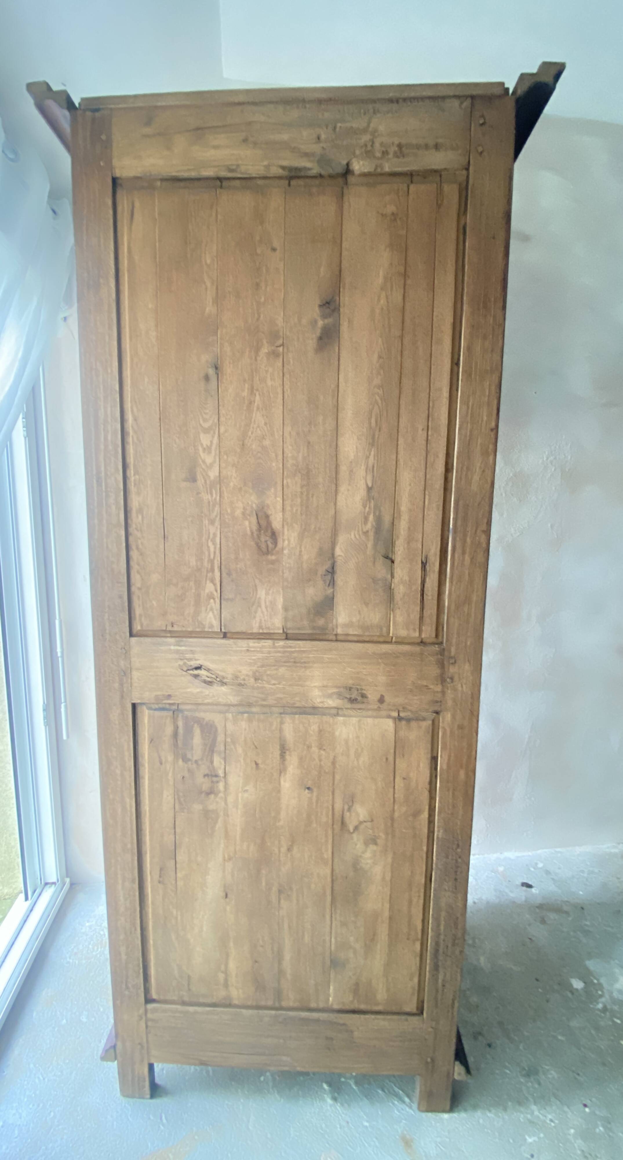 Provincial bonnetière made of solid wood, renovated antique.
