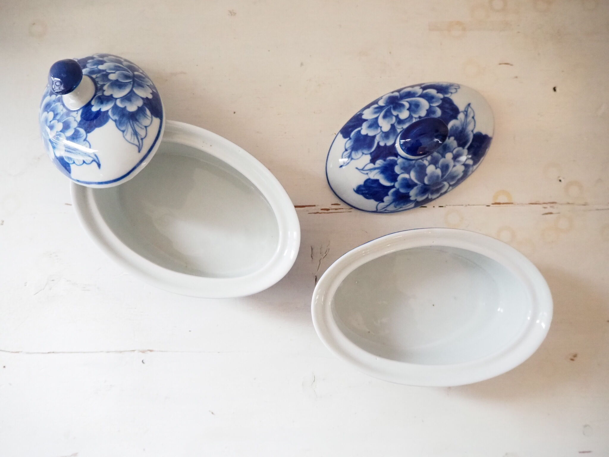 Set of two porcelain ramekins