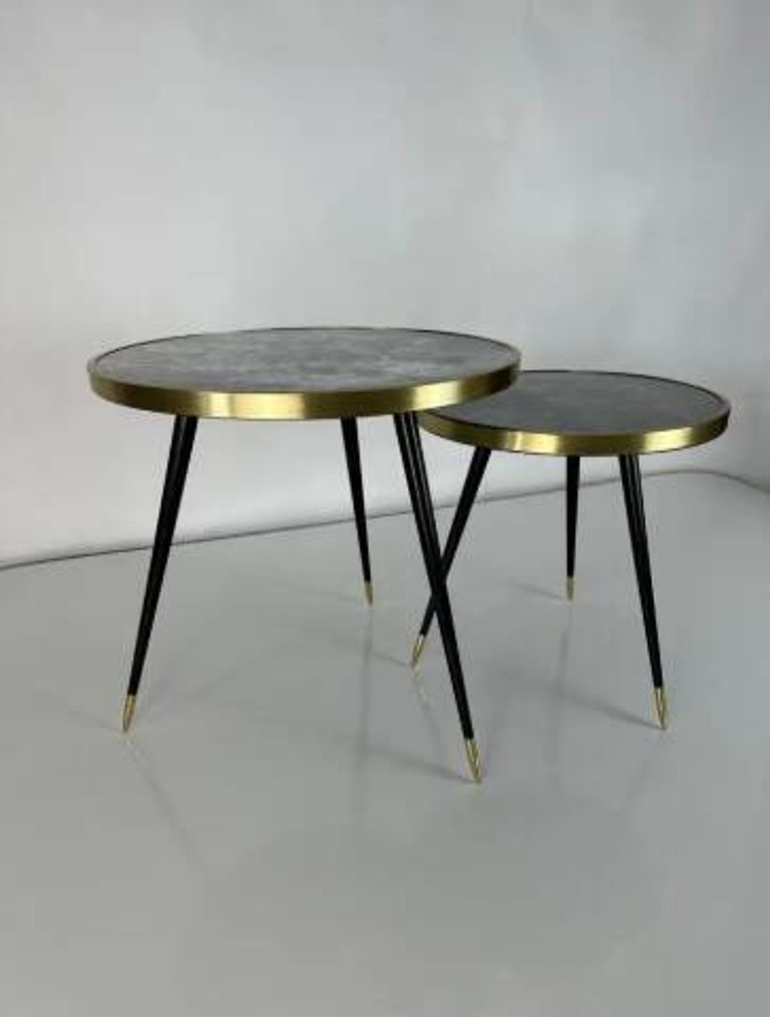 Round table Twist, high-gloss laminate and brass details, handmade, size M.