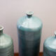 Trio de vases soliflores bouteilles en céramique emaillé