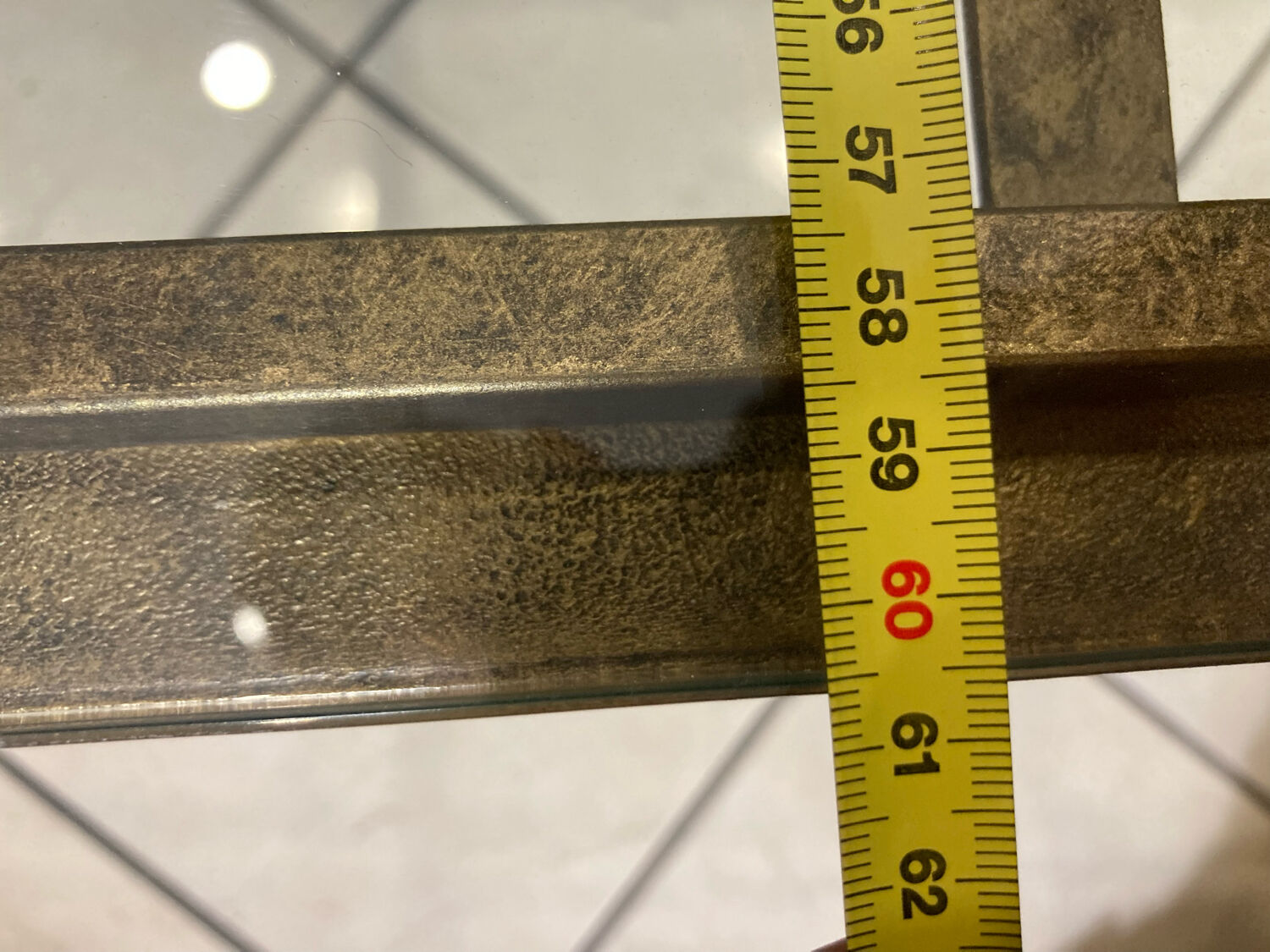 Table basse en fer et plateau en verre