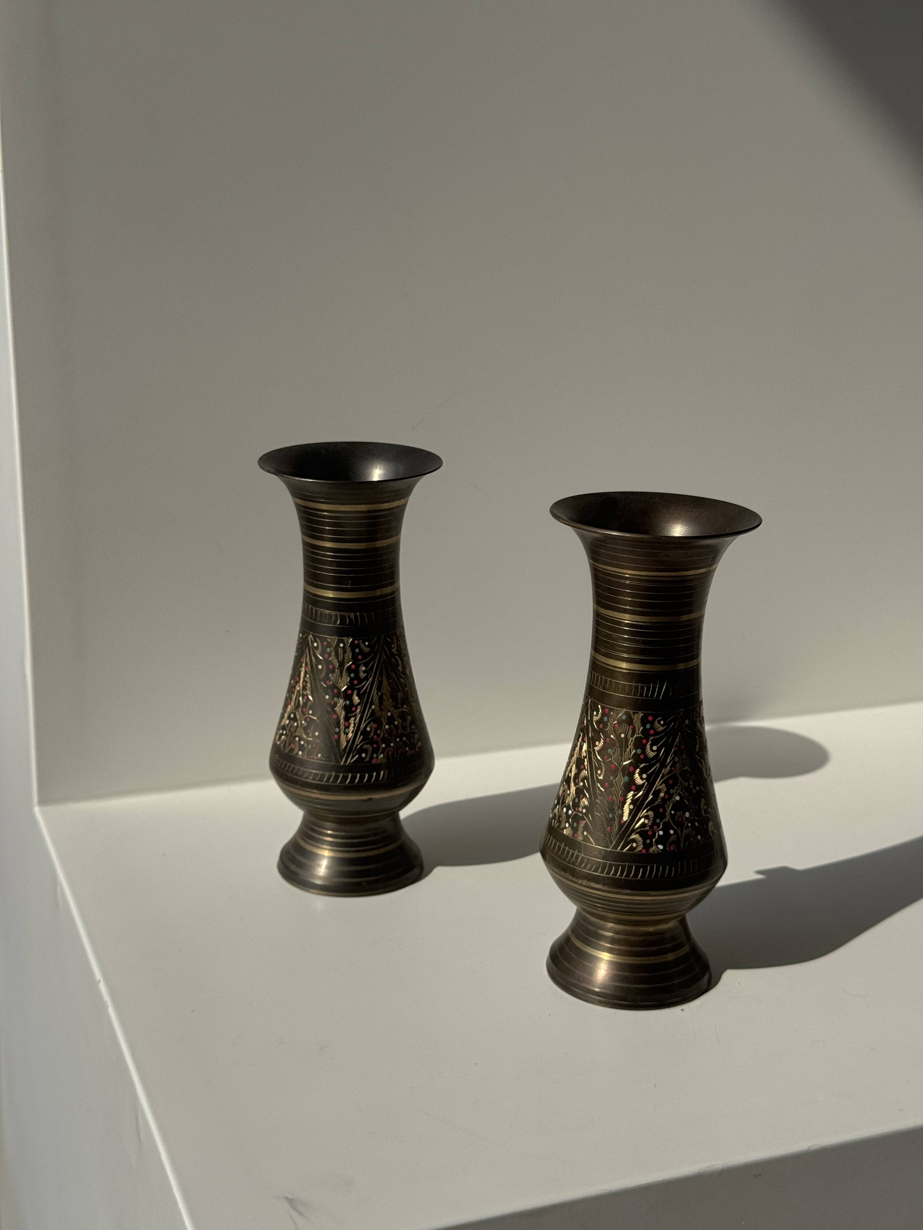 Pair of two small chiseled metal vases H15.5 D6.5