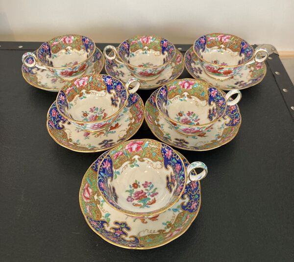 Ensemble 6 tasses et ss tasses porcelaine anglaise milieu XIXeme