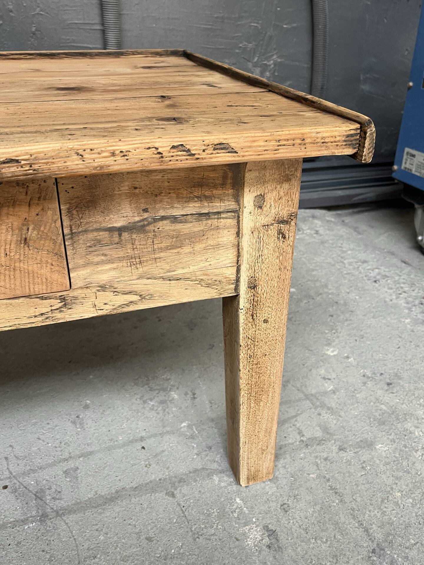 Ancienne table basse.