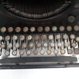 Old typewriter Underwood azerty