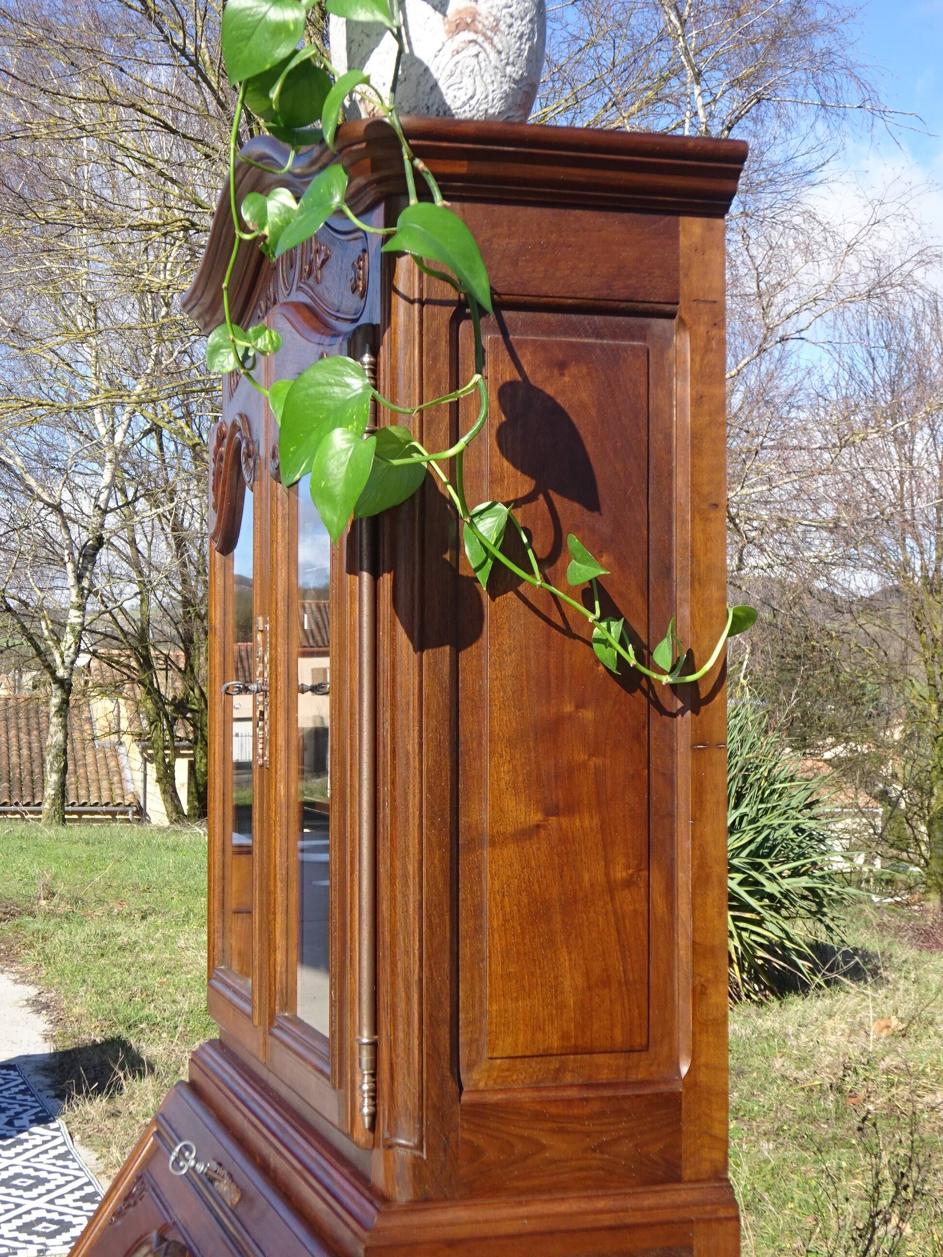 Commode, secrétaire, bibliothèque: meuble 3 en 1