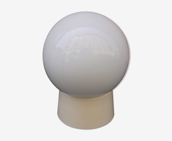 Applique en verre blanc