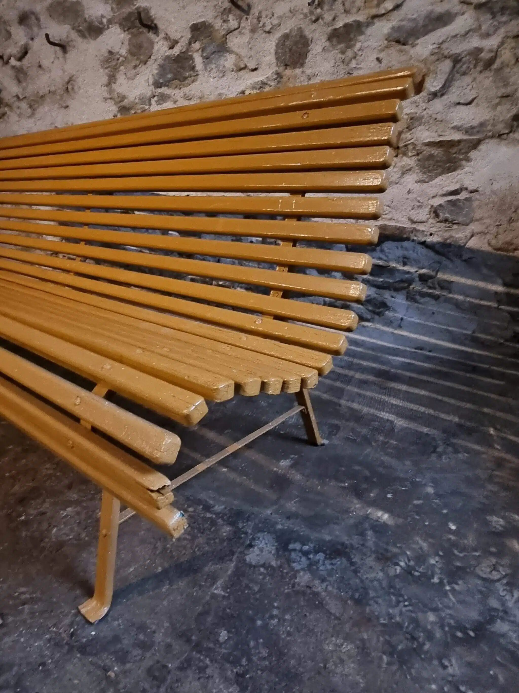 Vintage French garden bench in pine, mid-20th century.