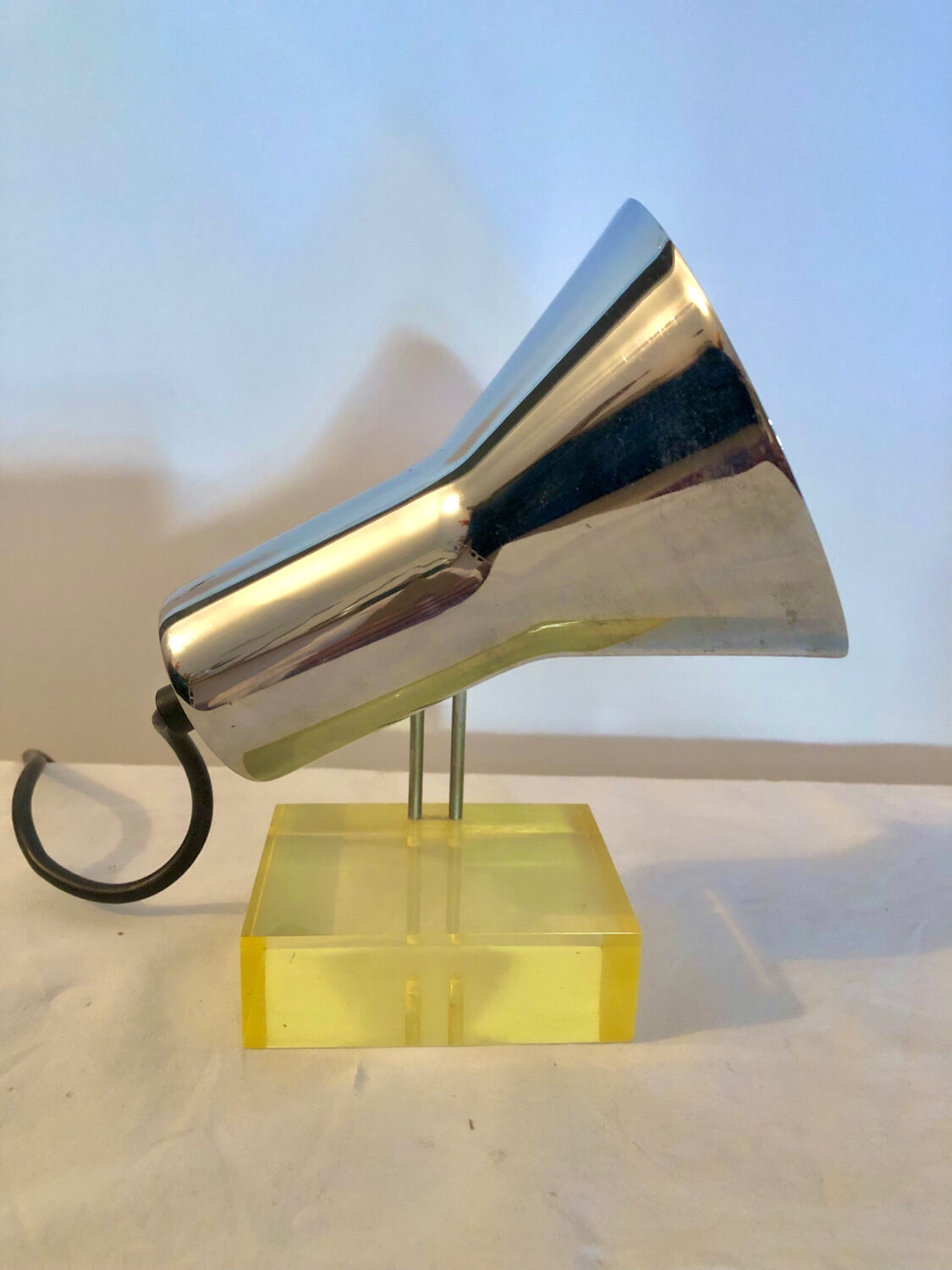 Articulated chrome and plexiglass casserole spotlight