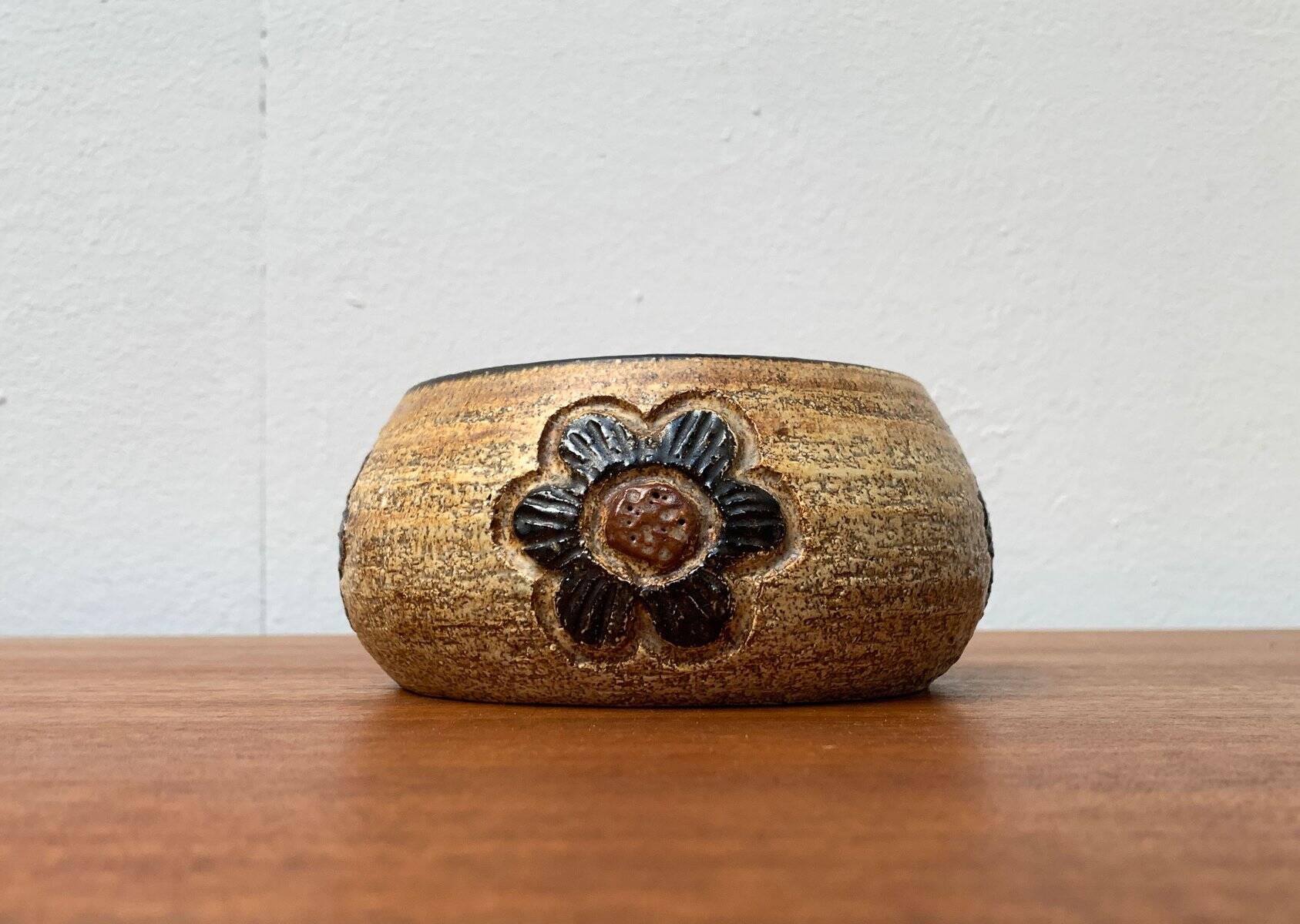 Vintage ceramic bowl by Jette Hellerøe.