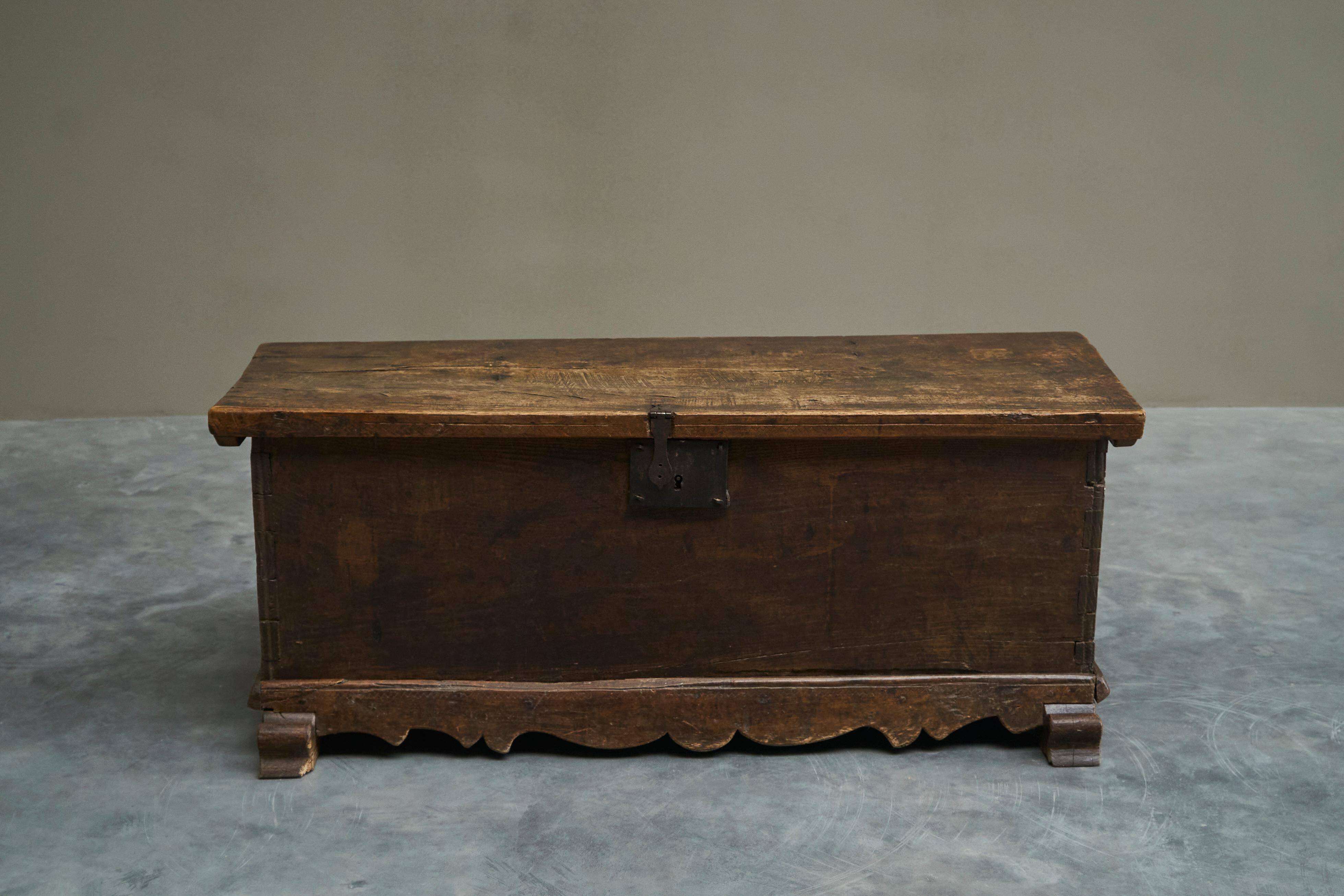 Oak and wrought iron mallet, early 18th century.