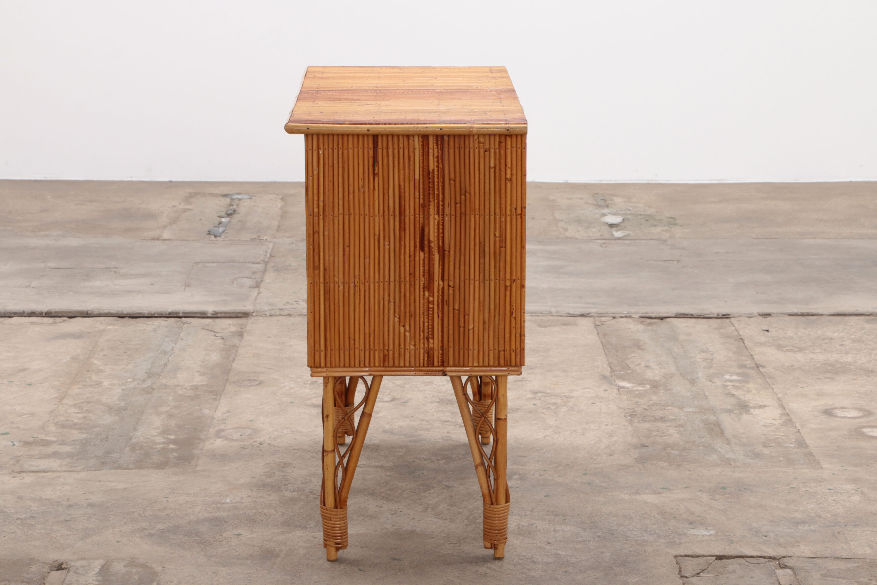 Bar ou vitrine vintage en bambou français des années 1960.